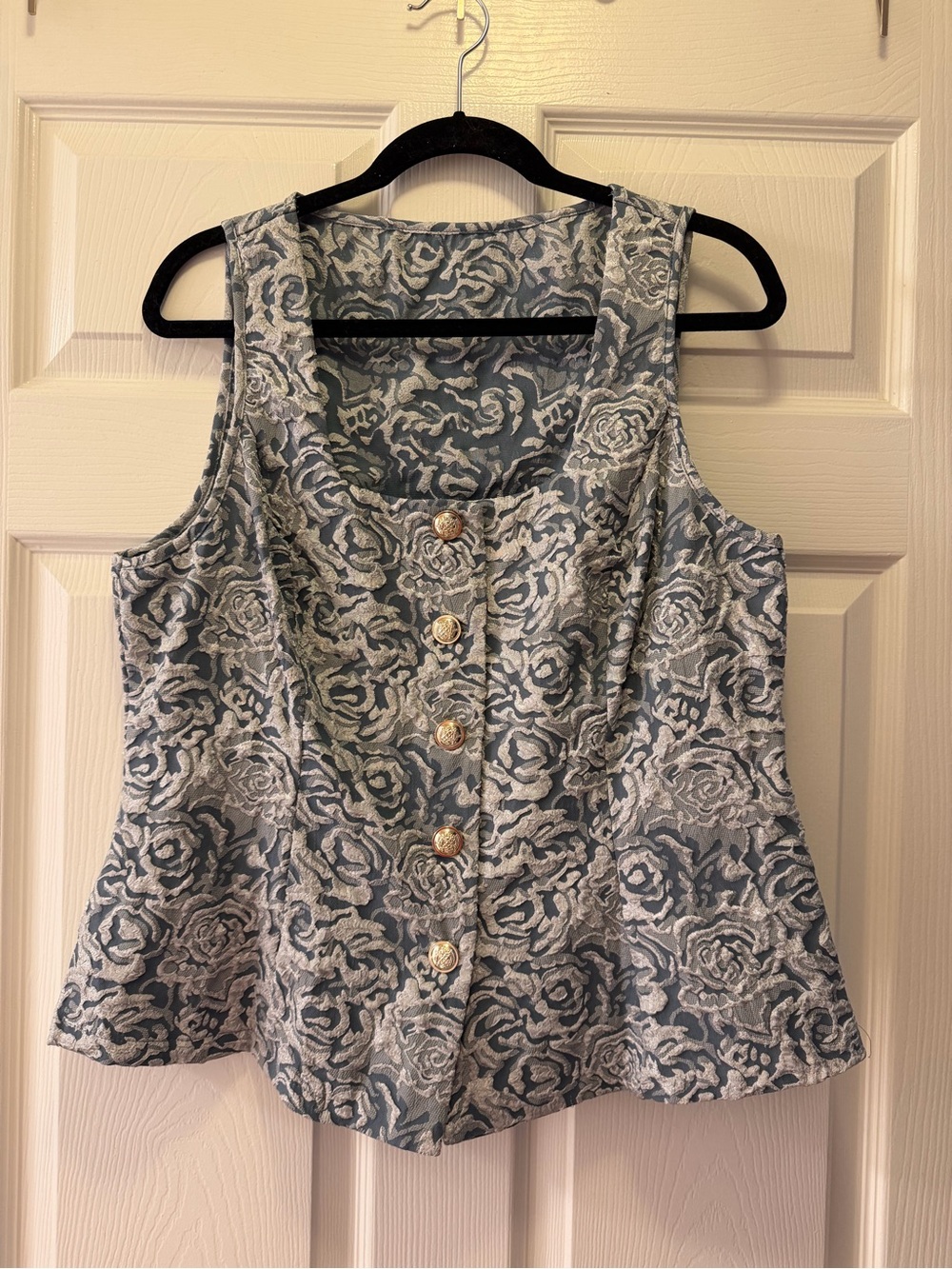 Sleeveless vest size XL
